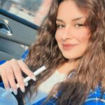 Avneet Kaur Instagram - Natural hair day 💙🤍🖤 Mumbai, Maharashtra