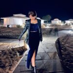 Avneet Kaur Instagram - Starry nights 🌌✨ Wearing- @missa_more_clothing 📸- @singhjaijeet_4 Kanak Jaisalmer