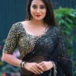 Bhanu Sri Mehra Instagram - Lots not my attitude, it's the way I'm✌🖤🖤 Outfit:@preesha_official Pc:@chavasiva #adhirindhishow #adhirindi #zeetelugu #anchoring🎤 #happylifestyle #peaceofmind✌ #lovework #bhanugirl❤ #bhanusree🔥❤️
