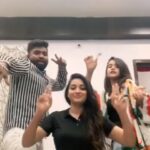 Bhanu Sri Mehra Instagram - 1+2=3 mama🤗😘😍 #biggboss2 #happiness #brotherlove❤️ #sisters💕 #peaceofmind✌ #enjoying