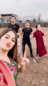 Jannat Zubair Rahmani Instagram - Or ye humari pawri ho rhi hai🙆🏼‍♀️😬 @ayaanzubair_12 @mr_faisu_07 @thesiddharthnigam