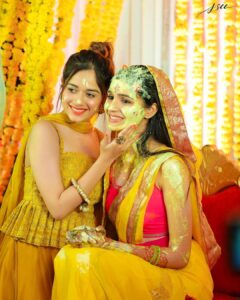 Jannat Zubair Rahmani Instagram - Bridesmaid for a day but a friend for life 💛 @stylebyavani 💛

Wearing - @janmaakshar