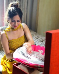 Jannat Zubair Rahmani Instagram - Bridesmaid for a day but a friend for life 💛 @stylebyavani 💛

Wearing - @janmaakshar