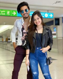 Jannat Zubair Rahmani Instagram - Here’s to the guy who lives life at full throttle and always goes the extra mile. Enjoy the ride! May you fly high on the wings of success!🌈
Happy Birthday!💃🏻