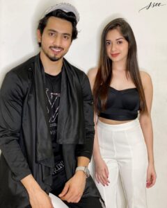 Jannat Zubair Rahmani Instagram - Here’s to the guy who lives life at full throttle and always goes the extra mile. Enjoy the ride! May you fly high on the wings of success!🌈
Happy Birthday!💃🏻