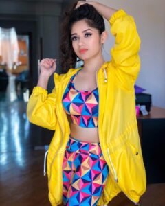 Jannat Zubair Rahmani Instagram - I prefer living in color!! 🌈
