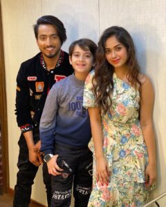 Jannat Zubair Rahmani Instagram - Hush hush 🤫 What is it?👀