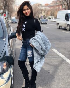 Jannat Zubair Rahmani Instagram - अति सुंदर आर्मीनीअ #❤️ Top and Jacket by - @shop_in_vogue Styled by - @shrishtimunka पिक्चर क्लिक्ट बाई माई डैडी जी @zubairrahmani09 Yerevan, Armenia