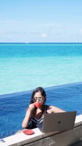 Jannat Zubair Rahmani Instagram - Two types of people in morning on a vacation 😂 Which one are you!?👀 #tigini #jzee #azee