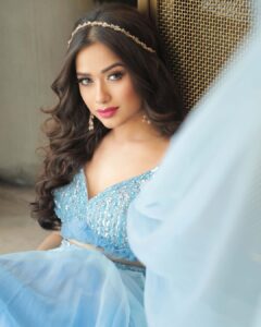 Jannat Zubair Rahmani Instagram - Disney princess vibes 🦋 Styled by @milliarora7777 Assisted by @mitushigupta Wearing @bareandblur Jewels @chhaganlal.jewellers Shot by @tanmaymainkarstudio Location @radissonblumumbaiairport Co-ordinated by @nadiamalik