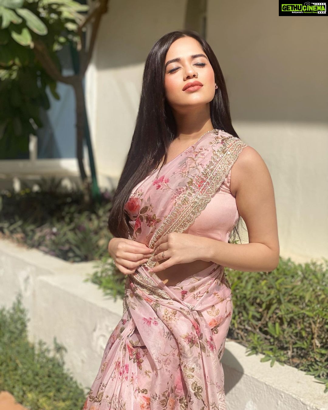 Posted @withregram • @jannatzubair29 Unn chiraagon mein tel hi kam tha,  kyun gila phir humein hawa s… | Indian fashion dresses, Indian beauty saree,  Bollywood girls