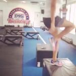 Kaniha Instagram - One of my fav workouts!! Box step up with a reverse lunge. So what if it's the weekend you can still workout right🤪🤪🤪 #fitness #nopainnogain #weekendworkout #f45training @f45_neelankarai Chennai, India