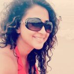 Kaniha Instagram - Aaahh the curls I miss 'em.. All it takes to get that smile and those curls are the sea breeze & the relentless ocean 🤣 #tbt #krabi #smiles #oceanlove #kaniha #throwback