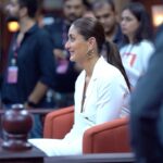 Kareena Kapoor Instagram - Atrangi Courtroom - Check ✅ Atrangi Lawyers - Check ✅ Atrangi Witnesses - Check ✅ Can't wait no more! 😍 #CaseTohBantaHai, coming this Friday on @amazonminitv @riteishd, @kushakapila, @fukravarun #Collab