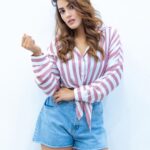 Kavya Thapar Instagram - Pick your fav 1 / 2 ? 🤍💗 📸 @portraitshelter 🤍 Styled by @pallakhshah @riyabhansalii @himanyasingh 💞 Hmu @makeup_ur_day @niveditha_nayak 💕 Mumbai, Maharashtra