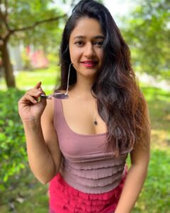 Poonam Bajwa Instagram - Caption ideas anyone ?? . .#sunshine☀️#greenery🌿#airthatibreath #forestclubresort#coastalin#zuperhotels# .