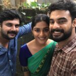 Samyuktha Menon Instagram – Throwback to those adipoli shoot days. With the writer @viniviswalal , vinieettan 😊😊 #theevandi @tovinothomas