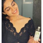Samyuktha Menon Instagram - Here is some Love for Hair in all Forms from @secrethairoil And Oh the thing about love ..love yourself first and everything else falls in line ❤️ #selflove #haircare #secrethairoil #longstoryshort #hairproducts #hairoil #love #loveyourself #naturalhairproducts #secrethaircare #handmadeproducts #blackcharmoil #samoninsta #talesofsam #samfam