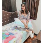 Samyuktha Menon Instagram - Helloooo !!! 👋🏼 📸 @nehaavchander #hello #justsayinghi #howyoudoin #backtowork #happiness #allsmiles #florals #allthecolours #samoninsta #instafam #instapost #hyderabaddiaries #shootjournal #youok #ilikeyou #samfam #colours #lovingit #itwillgetbetter #love #life #joy