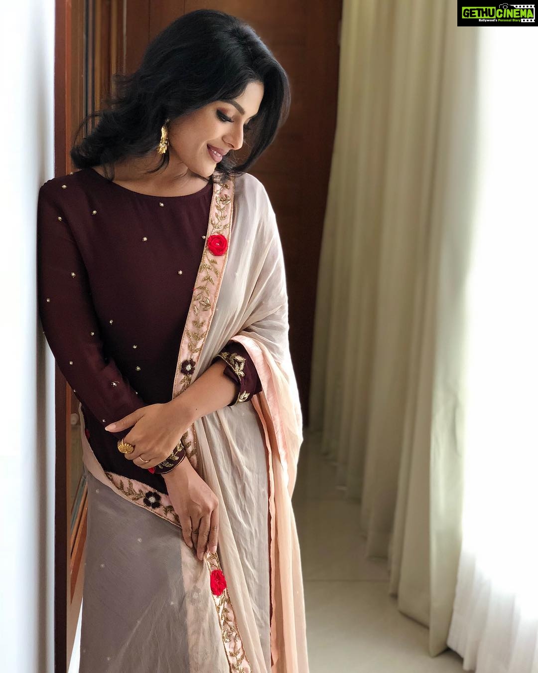 Samyuktha Menon Instagram - Slaying 🌟 🌟 🙈Styled by @amrutha_c_r 🤗 ️😘 ...