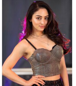 Sandeepa Dhar Instagram - Hey, You. 
Don’t give up, 
Okay ? 

—————————————————-
💄 @sneharodricks 
📸 @shreepadgaonkar 
Styling @shru_birla