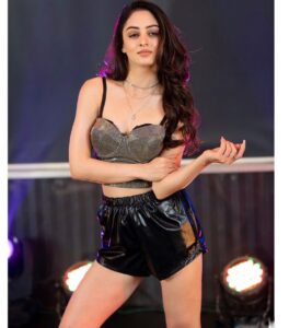 Sandeepa Dhar Instagram - Hey, You. 
Don’t give up, 
Okay ? 

—————————————————-
💄 @sneharodricks 
📸 @shreepadgaonkar 
Styling @shru_birla