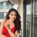 Sandeepa Dhar Instagram - Anyone who knows me , knows about my love for big dial watches. Absolutely love this one from @danielwellington .…...................................................... Also, you can use my code DWXSANDEEPA and get an additional 15% off on the website or DW stores. #danielwellington #dwindia