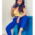 Sandeepa Dhar Instagram - AND I AM OBSESSED 😍 !!! Guess who got her hands on the newly launched #LGW30 & can’t stop clicking pictures with it ?!!! ——— If u are like me who wants sharp, HD images at the most affordable price then this is The phone for you. It has 12MP+13MP(Wide)+2MP(Depth) triple rear cameras with different modes including night mode, portrait, bokeh, and wide-angle and a 16MP front-facing camera. CRAZY RIGHT ???!!!! AND It comes with a big 4000 mAh battery, a fingerprint scanner as well as support for face unlock. ———— Swipe up on my insta story & gets yours RIGHT NOW !  #lgwseries #threeisin #lgw30 #lgtriplecam #lgftw #platinumgrey #auroragreen #thunderblue