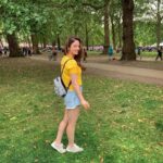 Sandeepa Dhar Instagram - I got that sunshine in my pocket Got that good soul in my feet #ParkDays #summervibes #randomclick Buckingham Palace Gardens