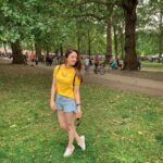 Sandeepa Dhar Instagram - I got that sunshine in my pocket Got that good soul in my feet #ParkDays #summervibes #randomclick Buckingham Palace Gardens