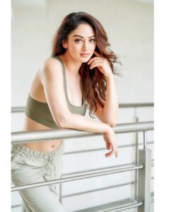 Sandeepa Dhar Instagram - I don’t know what I am suppose to be doing right now but I am pretty sure I am not doing it. 🤦🏻‍♀️😬😑💚 #lazingaround 

@munnasphotography @sneharodricks @shru_birla