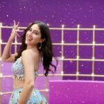 Sara Ali Khan Instagram - Lights, camera, pataka📸🧨 #PurplleWaliDiwali 🎆🎆🎆 Apne Pasand Ki Diwali Gift Hai Laani 🙇🏻‍♀️ Toh Soch Mat Rani💁🏻‍♀️ Choose your FREE Diwali Gift on every order! Kar No Saber, Get Up To 50% Off on your favourite beauty brands from 20th to 26th October! So girls, @letspurplle 🙋🏻‍♀️💜 #partnership