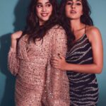 Sara Ali Khan Instagram - Real princesses fix each other’s crowns 👑 Friendship, inspiration, motivation from gyms to gowns 👗 Loving, laughing, smiling, no place for frowns 🥰 Because it’s always a blast with you at home, at shoot or in remote Indian towns 🌊