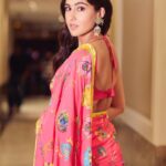 Sara Ali Khan Instagram - Bindiya Chamkegi ✨💫 🥻: @stylebyami @madhurya_creations 📸: @shivangi.kulkarni @harishgadwal 💇‍♀️: @mikedesir 💄: @kavyesharmaofficial The Taj Mahal Palace, Mumbai