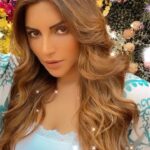 Shama Sikander Instagram - Kya bolte ho, hai ki nahi? Write in comments below #ladkhi #anjani #pagli #kuchkuckhotahai #sharukhkhan #kajol #fever #bollywood #drama #dramaqueen #queen #actor #fun #swag #crazy #love #haveaniceday #travel #usa #cleaveland #beautiful #reels #reelsinstagram #reelitfeelit #reelkarofeelkaro