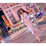 Shama Sikander Instagram - A hundred times I have thought: New York is a catastrophe and fifty times: It is a beautiful catastrophe.... . . . #newyork #nyc #newyorkcity #usa #love #beautiful #fashion #photoshoot #travel #enjoy #happy #positivevibes New York, New York