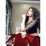 Shama Sikander Instagram - Aao huzoor tumko sitaaro me le chalu... 🥰 Kya aap bhi meri tarah filmy hai if yes then comment below 😉. Wearing-@souniagohildesigns Mumbai, Maharashtra