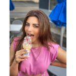 Shama Sikander Instagram - Yupppp happy does taste good....😋😋😋 Yuppp i ate it alll and I devoured it😇😋😄 . . #icecream #foodie #yummy #happiness #delicious #sweet #tasty #icecreamlover #photooftheday Ohio , U.S.A