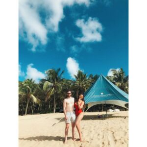 Shama Sikander Instagram - Oh beaches, oh sand oh mountains, how i miss youu and yearn for you❤️❤️❤️❤️ @jamesmilliron
.
.
.
#beach #sand #mountain #clouds #travel #nature #love #happiness #beautiful #beachvibes