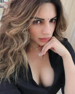 Shama Sikander Instagram - My sunday mood....
Happy Sunday everyone...🥰
Swipe right ➡️ and let me know what’s your mood matching with today in comments ❤️
.
.
#sunday #funday #weekend #vibes #nature #summer #picoftheday #smile #life #beautiful #selfie #mood
