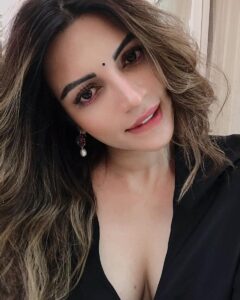 Shama Sikander Instagram - My sunday mood....
Happy Sunday everyone...🥰
Swipe right ➡️ and let me know what’s your mood matching with today in comments ❤️
.
.
#sunday #funday #weekend #vibes #nature #summer #picoftheday #smile #life #beautiful #selfie #mood