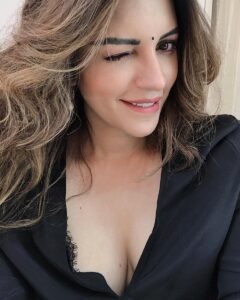 Shama Sikander Instagram - My sunday mood....
Happy Sunday everyone...🥰
Swipe right ➡️ and let me know what’s your mood matching with today in comments ❤️
.
.
#sunday #funday #weekend #vibes #nature #summer #picoftheday #smile #life #beautiful #selfie #mood