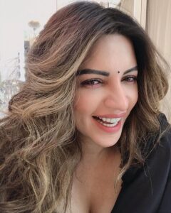 Shama Sikander Instagram - My sunday mood....
Happy Sunday everyone...🥰
Swipe right ➡️ and let me know what’s your mood matching with today in comments ❤️
.
.
#sunday #funday #weekend #vibes #nature #summer #picoftheday #smile #life #beautiful #selfie #mood