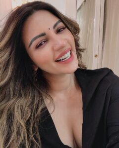 Shama Sikander Instagram - My sunday mood....
Happy Sunday everyone...🥰
Swipe right ➡️ and let me know what’s your mood matching with today in comments ❤️
.
.
#sunday #funday #weekend #vibes #nature #summer #picoftheday #smile #life #beautiful #selfie #mood