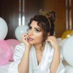 Shama Sikander Instagram - Tell me in the comment box...What i was thinking 🤔? . . . #beautiful #me #white #thinking #life #passion #blessed #happiness #positivevibes #inspiration #motivation #shamasikander #explorepage✨