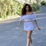 Shama Sikander Instagram - My Heart is racing now🏎️🏎️ . . #sassy #women #classy #lovemyself #walk #slomo #trending #followme #throwback #shamasikander #reelsinstagram #reelkarofeelkaro #reels #reelsvideo #reelitfeelit #explore #share #comment