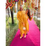 Shama Sikander Instagram - Yellow yellows dirty fellowssss…. What a fun filled afternoon at @gurpreetbedi_22 @kapilarya Mehandi.. The theme was yellow and everyone followed it to… indian weddings.. Naach Gaana… shaadi ka mahaul…, waah ji waahhh…🎉🥳🥳🥳😇♥️ . . . #mehandi #backtokg #yellowtheme #indianwedding #shaadikaseason #fun #crazy #shamasikander #friends #happiness #enjoy #haldiceremony #happyme #friendslikefamily #bandbajabaraat #bridetobe #haldified #attire #traditional #indianwedding