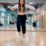 Shama Sikander Instagram - Felt cute 🥰 WILL NOT DELETE LATER…..😁😁🥳 #natunatuna #dance #dancechallenge #dancereels #lovetodance #dancevideos #fun #southindian #song #popular #actor #actorslife