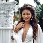 Shama Sikander Instagram - Teri jhuki nazar, teri har ada Mujhe keh rahi hai ye dastaan.... Complete the sentence ... Comment below👇 . . . #outfitoftheday #smile #loveyourself #beautyinwhite #goodvibes #gratitude #blessed #positivevibes #comment #like #share #terijhukinazar #shamasikander