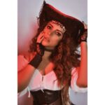 Shama Sikander Instagram - Happy Halloween 🎃 . . 📸 Photographer:- @rk_fotografo Make Up:- @shrrutishinde_ Hair By:- @supriyabakhale . . #happyhalloween #halloween #halloweennight #halloweenmakeup #piratesgirl #look #swag #october #fashion #costume #sundaynight #fun #Superexcited #friends Mumbai, Maharashtra